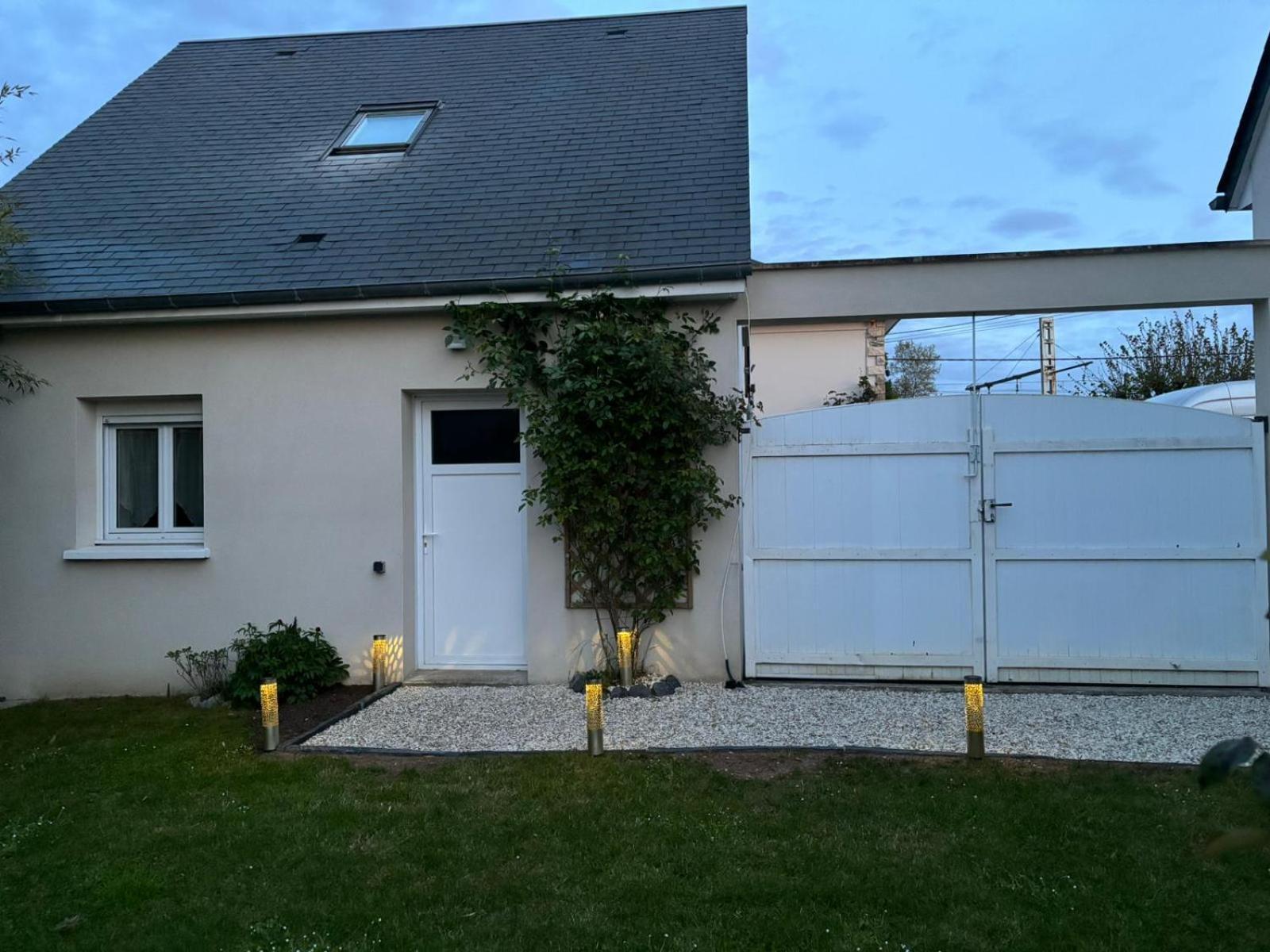Le 911 Hotell Nazelles-Negron Exteriör bild