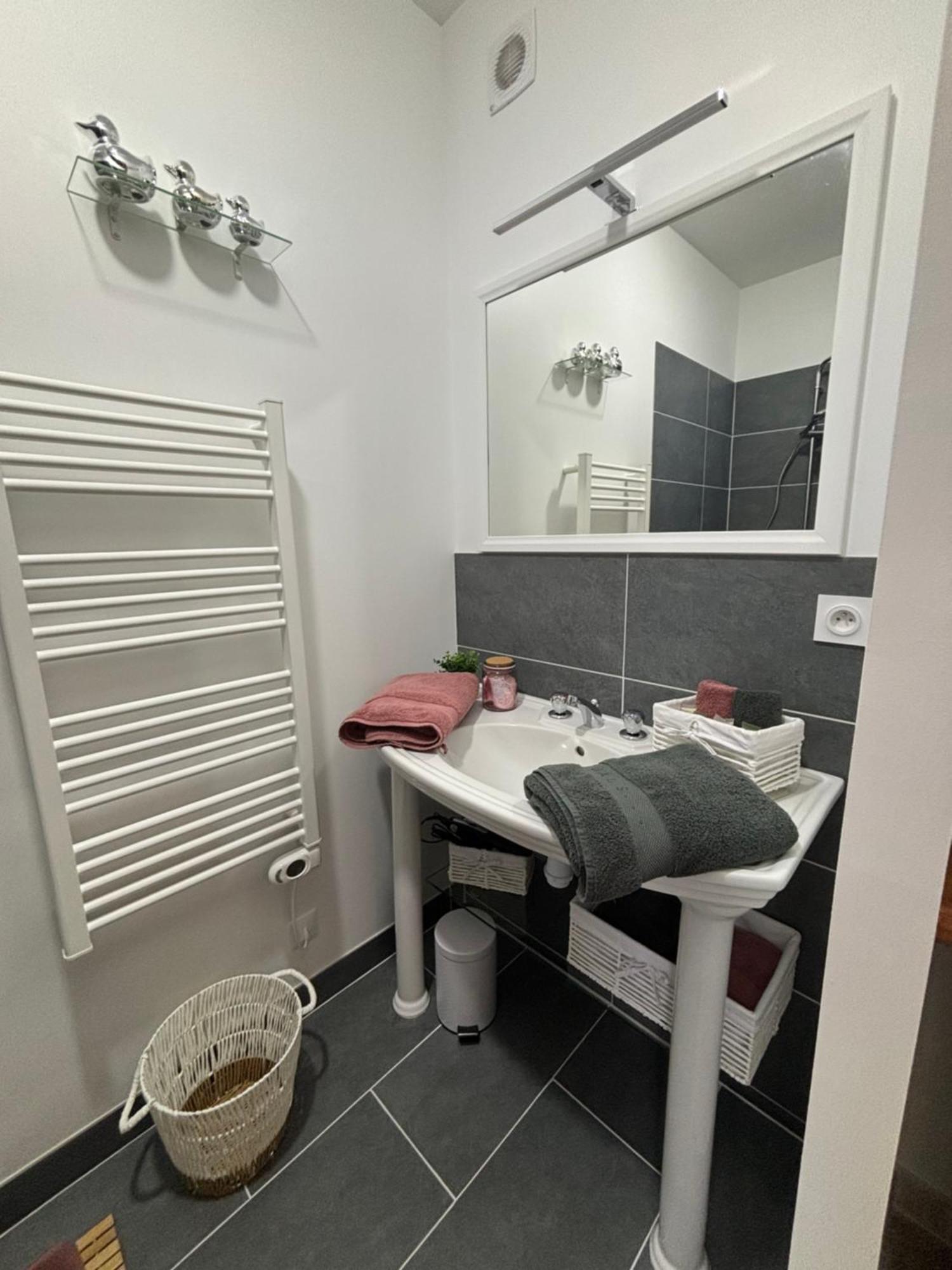 Le 911 Hotell Nazelles-Negron Exteriör bild