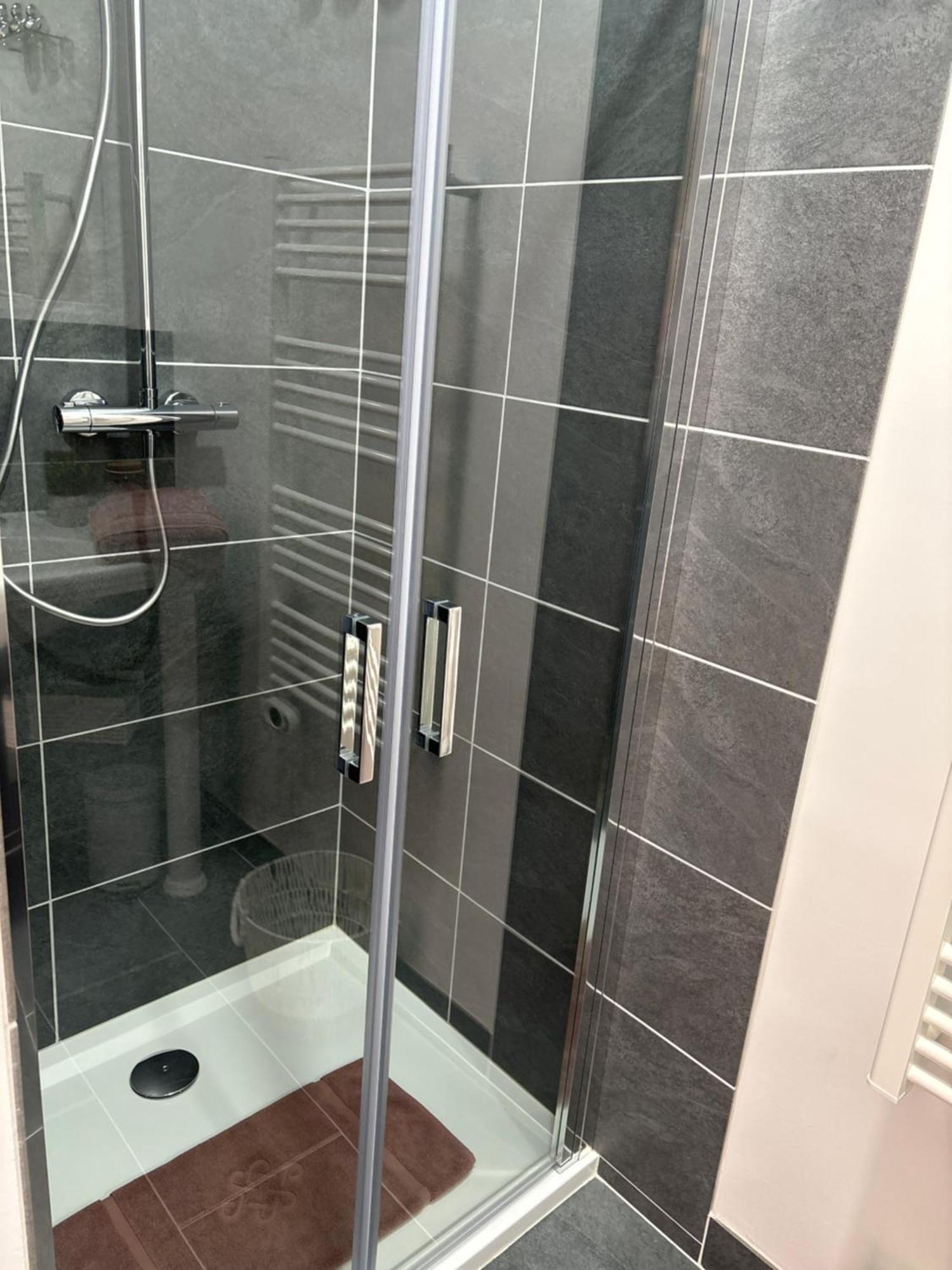 Le 911 Hotell Nazelles-Negron Exteriör bild
