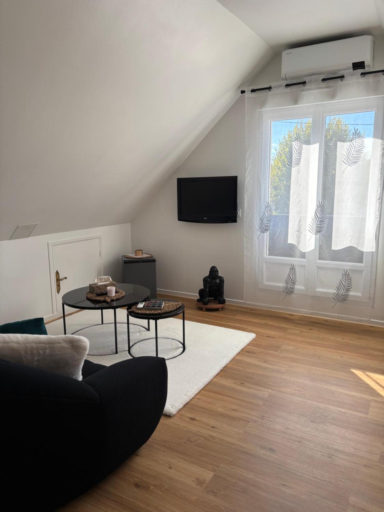 Le 911 Hotell Nazelles-Negron Exteriör bild