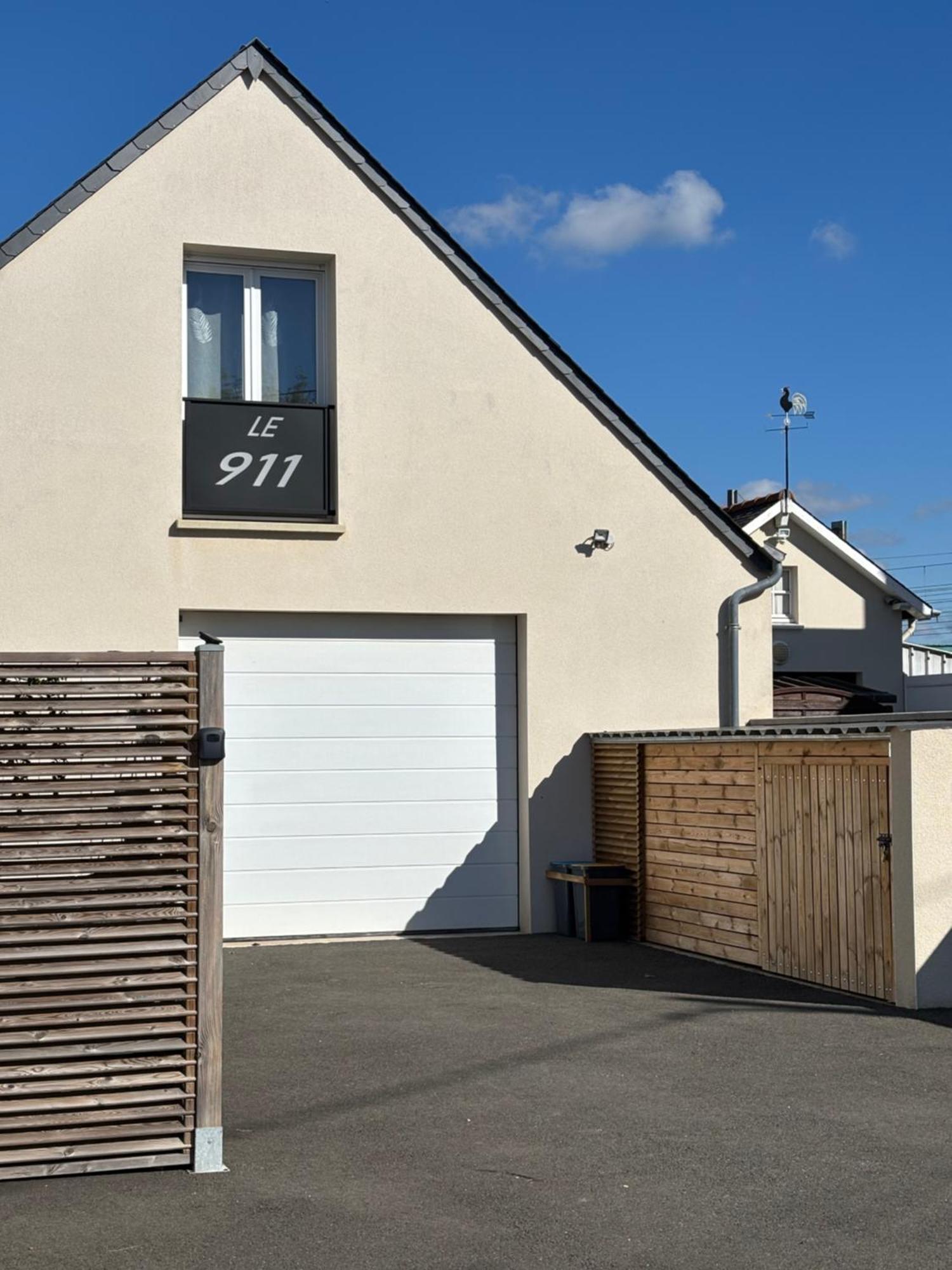 Le 911 Hotell Nazelles-Negron Exteriör bild